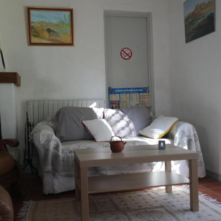 Mas Grimaud - Gite- Studio Et Chambres D'Hotes Familiales Eygalieres  Exterior photo