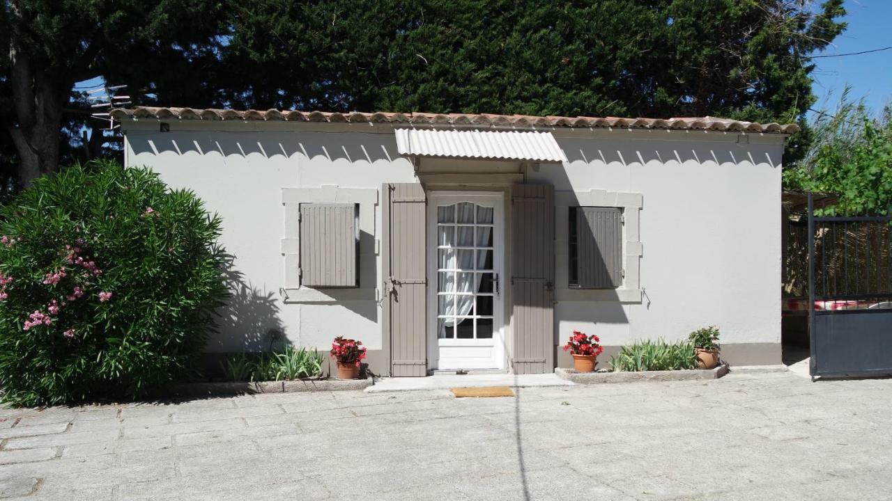 Mas Grimaud - Gite- Studio Et Chambres D'Hotes Familiales Eygalieres  Exterior photo