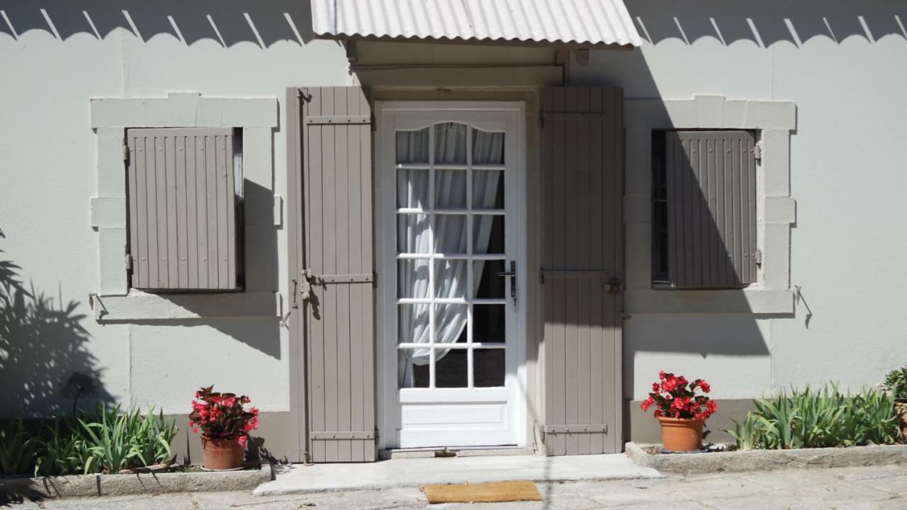 Mas Grimaud - Gite- Studio Et Chambres D'Hotes Familiales Eygalieres  Exterior photo